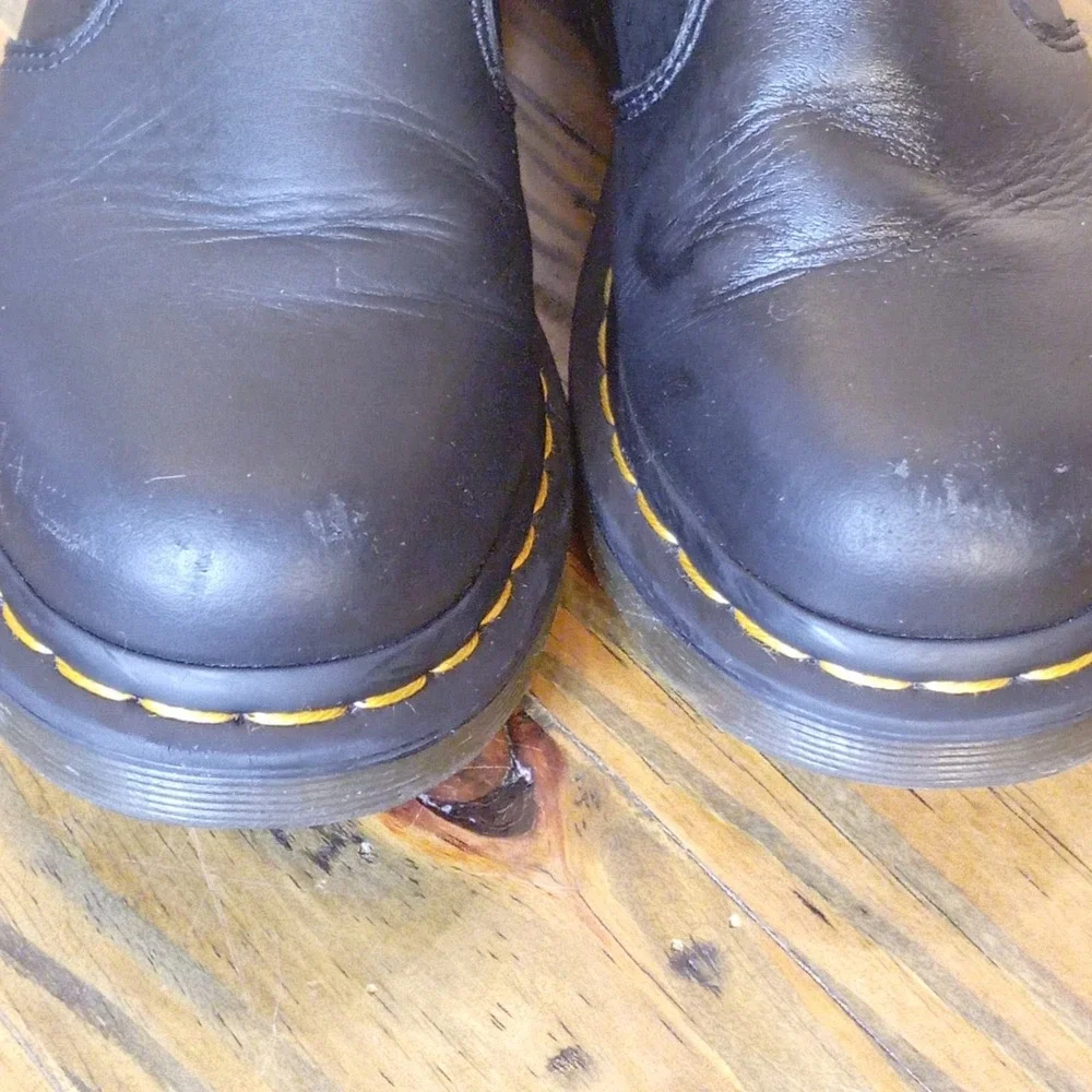 Dr. Martens Chelsea Boots women's size 62976 Black Leather  Yellow Stitch AW004